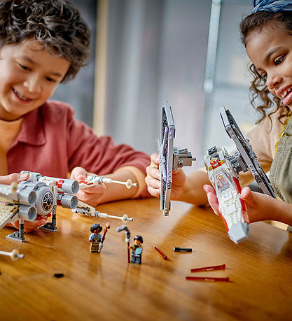 LEGO® Star Wars - Kombimodel: TIE-jager og... 75393 - 1063 Dele