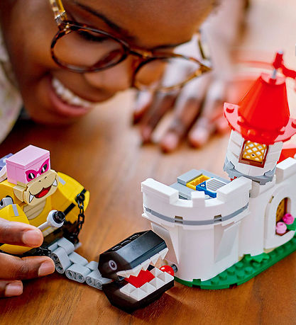 LEGO® Super Mario - Kamp Mod Roy Ved Peach'... 71435 - 738 Dele