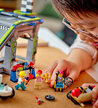 LEGO® City - Ingen Grænser: Racerbilrampe 60460 - 436 Dele