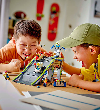 LEGO® City - Ingen Grænser: Racerbilrampe 60460 - 436 Dele