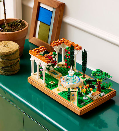 LEGO® Icons - Have med Springvand 10359 - 1302 Dele