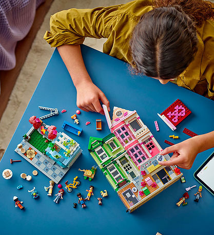 LEGO® Friends - HLC Lejligheder Og Butikker 42670 - 2040 Dele