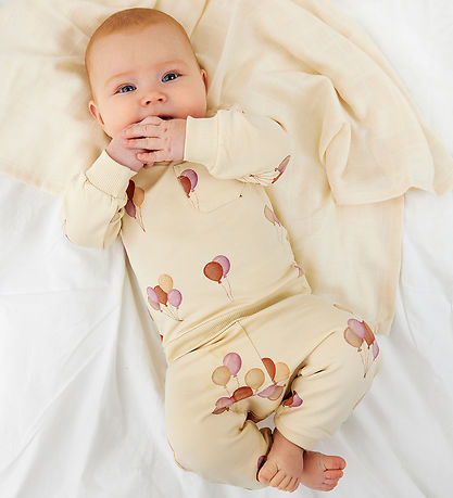 The New Siblings Sweatshirt - TnsbNola - White Swan AOP
