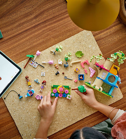 LEGO® Friends - Kissan syntymäpäiväjuhlat ja Puu... 42666 - 321 