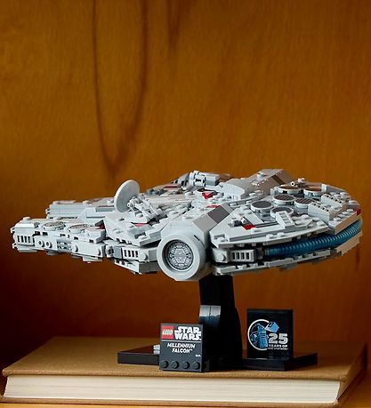 LEGO® Star Wars - Tusindårsfalken 75375 - 921 Dele