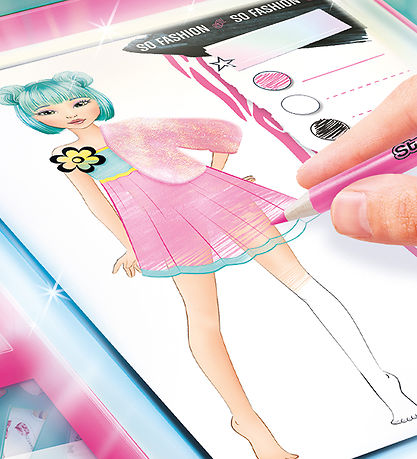 Style 4 Ever Fashion Designer Light-Up Studio