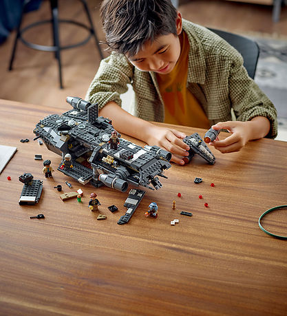 LEGO® Star Wars - The Onyx Cinder 75374 - 1325 Parts