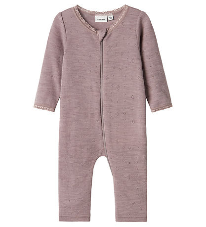 Name It Natdragt - Uld - Noos - NbfWang - Purple Dove m. Hulmøns Name It Natdragt - Uld - Noos - NbfWang - Purple Dove m. Hulmøns