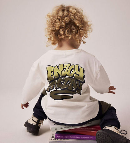 Name It Bluse - NmmNoel - Jet Stream m. Graffiti Name It Bluse - NmmNoel - Jet Stream m. Graffiti