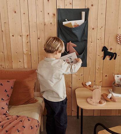 Liewood Vægophæng m. Lommer - Haven - 35x68 cm - Whale Blue