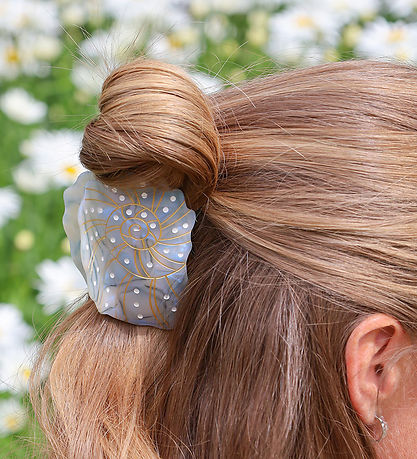 By Stær Hårklemme - Strandskal - 8x5 cm - Lyseblå By Stær Hårklemme - Strandskal - 8x5 cm - Lyseblå