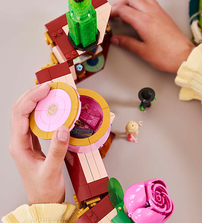 LEGO® Wicked - Le dortoir de Glinda et d?Elphaba 75683 - 740 Par LEGO® Wicked - Le dortoir de Glinda et d?Elphaba 75683 - 740 Par