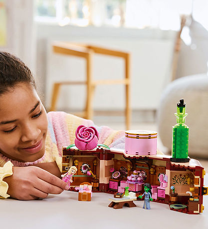 LEGO® Wicked - Glinda & Elphaba's Dormitory 75683 - 740 Parts