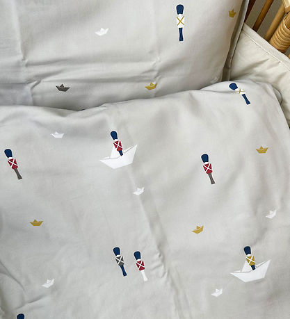 Vanilla Copenhagen Sengetøj - Baby - Tin Stick Man - Cozy Grey Vanilla Copenhagen Sengetøj - Baby - Tin Stick Man - Cozy Grey