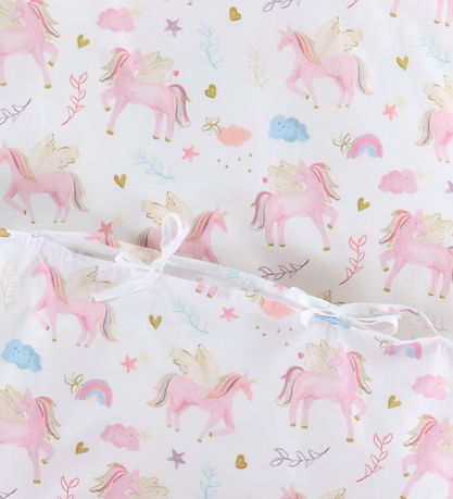 Nørgaard Madsens Sengetøj - Baby - Hvid m. enhjørning Nørgaard Madsens Sengetøj - Baby - Hvid m. enhjørning