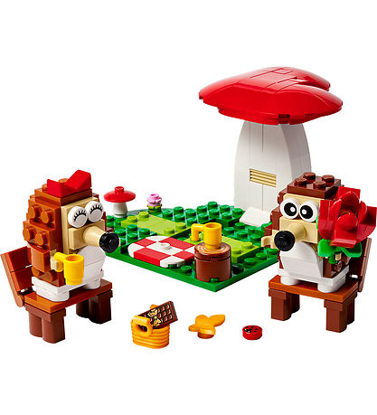 LEGO® - Hedgehog Picnic Date 40711 - 166 Parts LEGO® - Hedgehog Picnic Date 40711 - 166 Parts