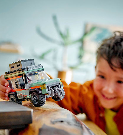 LEGO® City - Le camion 4x4 tout-terrain 60447 - 221 Parties LEGO® City - Le camion 4x4 tout-terrain 60447 - 221 Parties