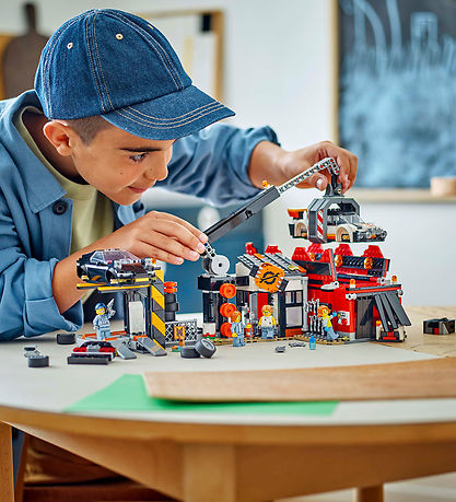 LEGO® City - Schroothoop met auto's 60472 - 871 Onderdelen