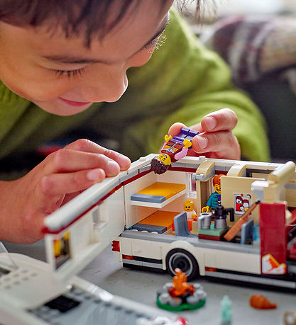 LEGO® City - Semesteräventyr med husbil 60454 - 385 Delar LEGO® City - Semesteräventyr med husbil 60454 - 385 Delar