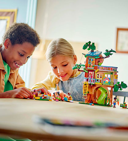 LEGO® Friends - Venskabs-trætophus Og Krea-o... 42652 - 701 Dele