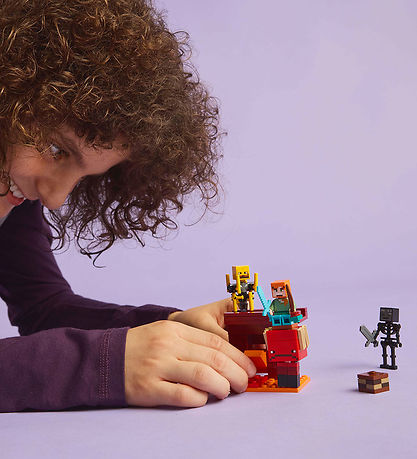 LEGO® Minecraft - Nether-lavakampen 21266 - 99 Dele LEGO® Minecraft - Nether-lavakampen 21266 - 99 Dele
