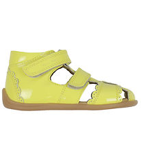 Pom Pom Sandaler - Two Velcro Scalloped - Yellow Patent Pom Pom Sandaler - Two Velcro Scalloped - Yellow Patent