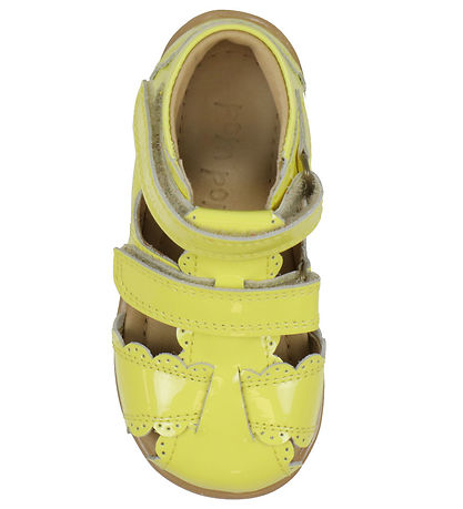 Pom Pom Sandaler - Two Velcro Scalloped - Yellow Patent Pom Pom Sandaler - Two Velcro Scalloped - Yellow Patent