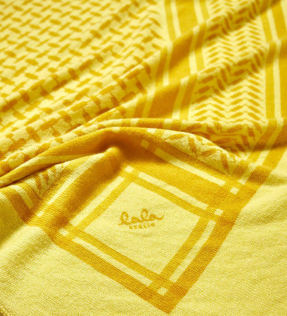 Lala Berlin Tørklæde - Triangle Trinity Classic M - Gul