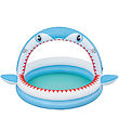 Bestway Badebassin m. Sprinkler - 163 x 127 cm - Sharktastic  Bestway Badebassin m. Sprinkler - 163 x 127 cm - Sharktastic