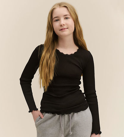 Rosemunde Bluse - Rib - Balta - Sort m. Blonder Rosemunde Bluse - Rib - Balta - Sort m. Blonder