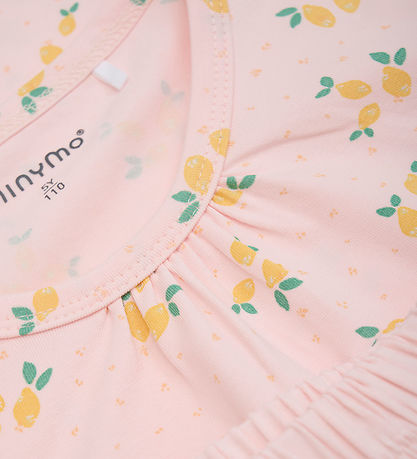 Minymo Shortssæt - T-shirt/Shorts - Rosen Quartz m. citroner Minymo Shortssæt - T-shirt/Shorts - Rosen Quartz m. citroner