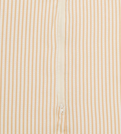 Cam Cam Sovepose - 6-18 mdr. - Oatfield Cam Cam Sovepose - 6-18 mdr. - Oatfield