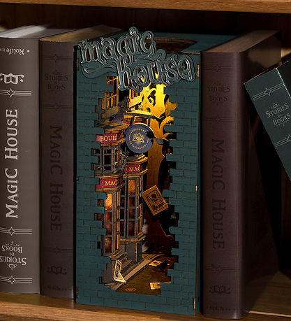 Rolife Miniature-diorama - DIY - Book Nook & Wonderland - Magic  Rolife Miniature-diorama - DIY - Book Nook & Wonderland - Magic