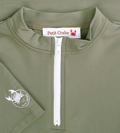 Petit Crabe Badebluse - Max - UV50+ - Olive Petit Crabe Badebluse - Max - UV50+ - Olive