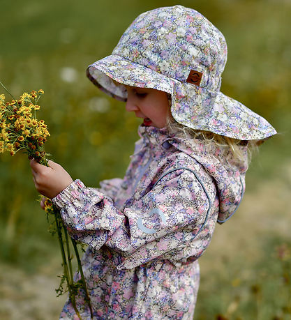 Mikk-Line Sommerhat - Dusk