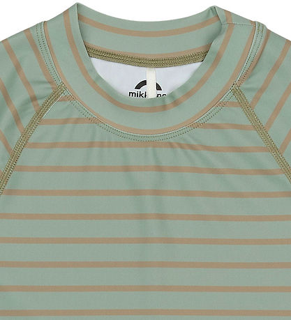 Mikk-Line Badebluse - UV50+ - Green Bay m. Striber Mikk-Line Badebluse - UV50+ - Green Bay m. Striber