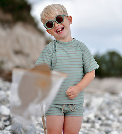 Mikk-Line Badebluse - UV50+ - Green Bay m. Striber Mikk-Line Badebluse - UV50+ - Green Bay m. Striber