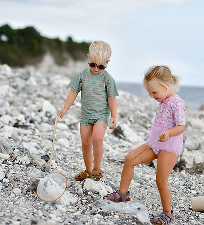 Mikk-Line Badebluse - UV50+ - Green Bay m. Striber Mikk-Line Badebluse - UV50+ - Green Bay m. Striber