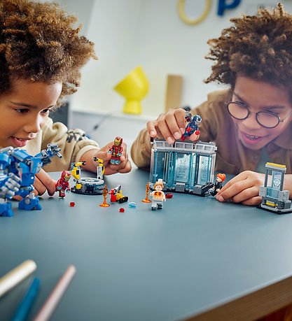 LEGO® Marvel - Iron Mans Laboratorium: Dragt... 76315 - 384 Dele