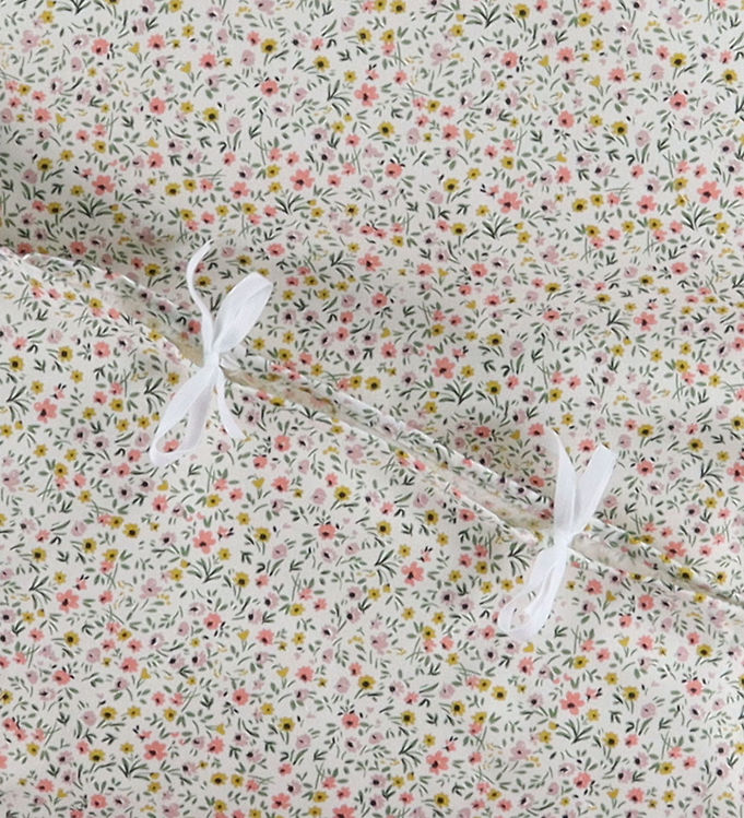 Nørgaard Madsens Sengetøj - Baby - Hvid m. Lyserøde og Gule Bl