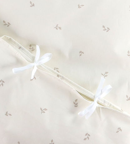 Nørgaard Madsens Sengetøj - Baby - Hvid m. Beige Blade Nørgaard Madsens Sengetøj - Baby - Hvid m. Beige Blade