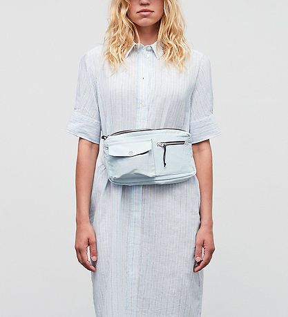 Mads Nørgaard Skuldertaske - Recycled Boutique Carni - Ballad Bl Mads Nørgaard Skuldertaske - Recycled Boutique Carni - Ballad Bl