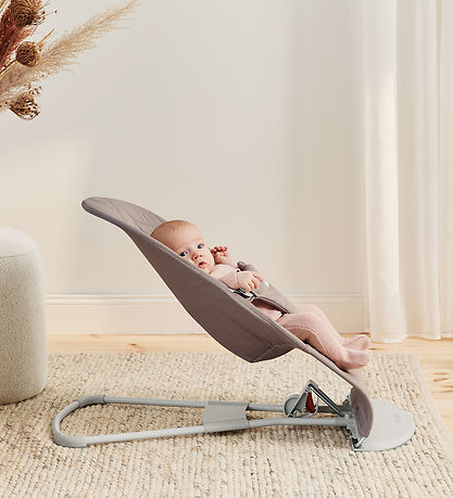 BabyBjörn Skråstol - Bliss - Petal Quiltet - Sandgrå