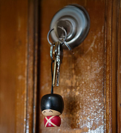 FableWood Garder-Nøglering - Vincent - 4 cm - Natur/Rød/Sort