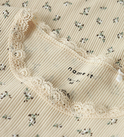 Name It T-shirt - Rib - NmfHoise - Sun Kiss m. Blomster Name It T-shirt - Rib - NmfHoise - Sun Kiss m. Blomster