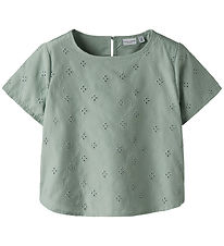 Name it Skjorte k/æ - NkfVioleta - Aqua Gray m. Broderi Anglaise Name it Skjorte k/æ - NkfVioleta - Aqua Gray m. Broderi Anglaise