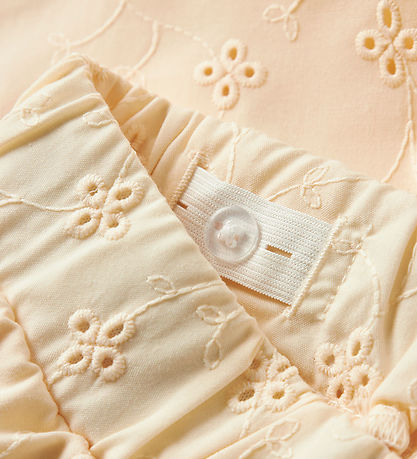 Name It Shorts - NkfVioleta - Buttercream w. Embroidery Anglaise