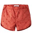 Name It Shorts - NmfVioleta - Spiced Coral m. Broderi Anglaise Name It Shorts - NmfVioleta - Spiced Coral m. Broderi Anglaise