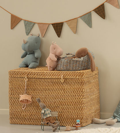 Maileg Bamse - Safari Friends - Flodhest m. Tylskørt - Lille - L Maileg Bamse - Safari Friends - Flodhest m. Tylskørt - Lille - L