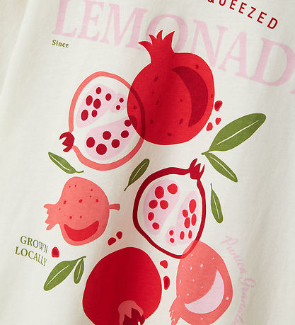 Name It T-shirt - NkfKassandra - Coconut Milk m. Granatæbler Name It T-shirt - NkfKassandra - Coconut Milk m. Granatæbler